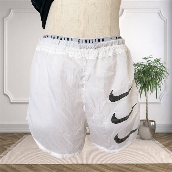 Women's Nike Tempo Luxe Run Division Women's 2-In-1 Running Shorts (White S) - Picture 3 of 11